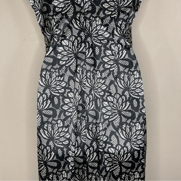 Size 8 Maggy London Black White Lace Print Satin Dress V Neck Event Party - Picture 8 of 12